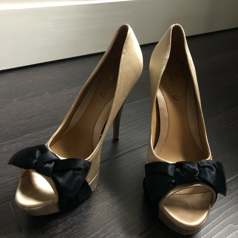 Peep Toe Bow Shoe